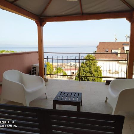 Pozzo Lazzaro Apartments Santa Teresa Di Riva Eksteriør billede