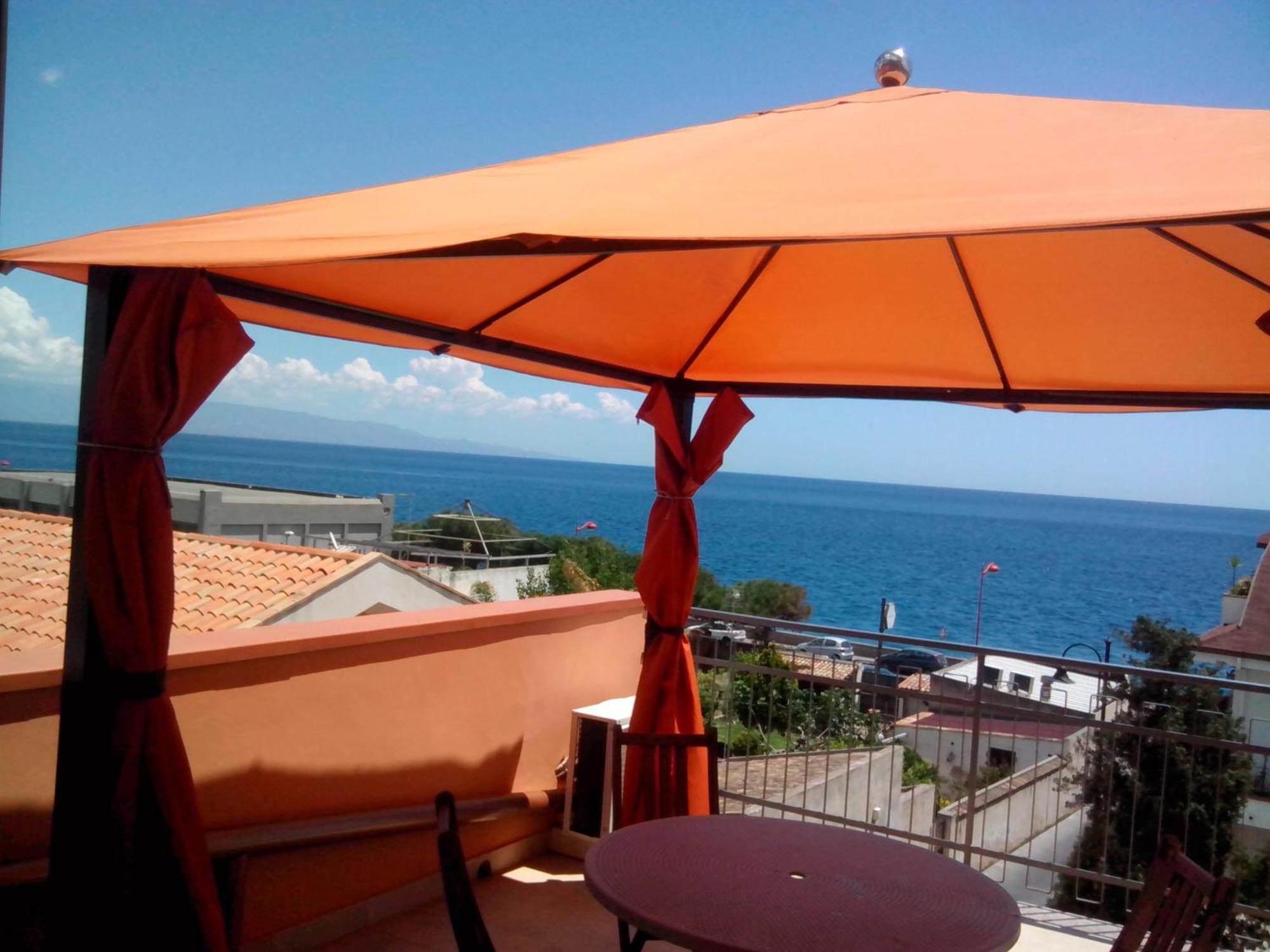 Pozzo Lazzaro Apartments Santa Teresa Di Riva Værelse billede