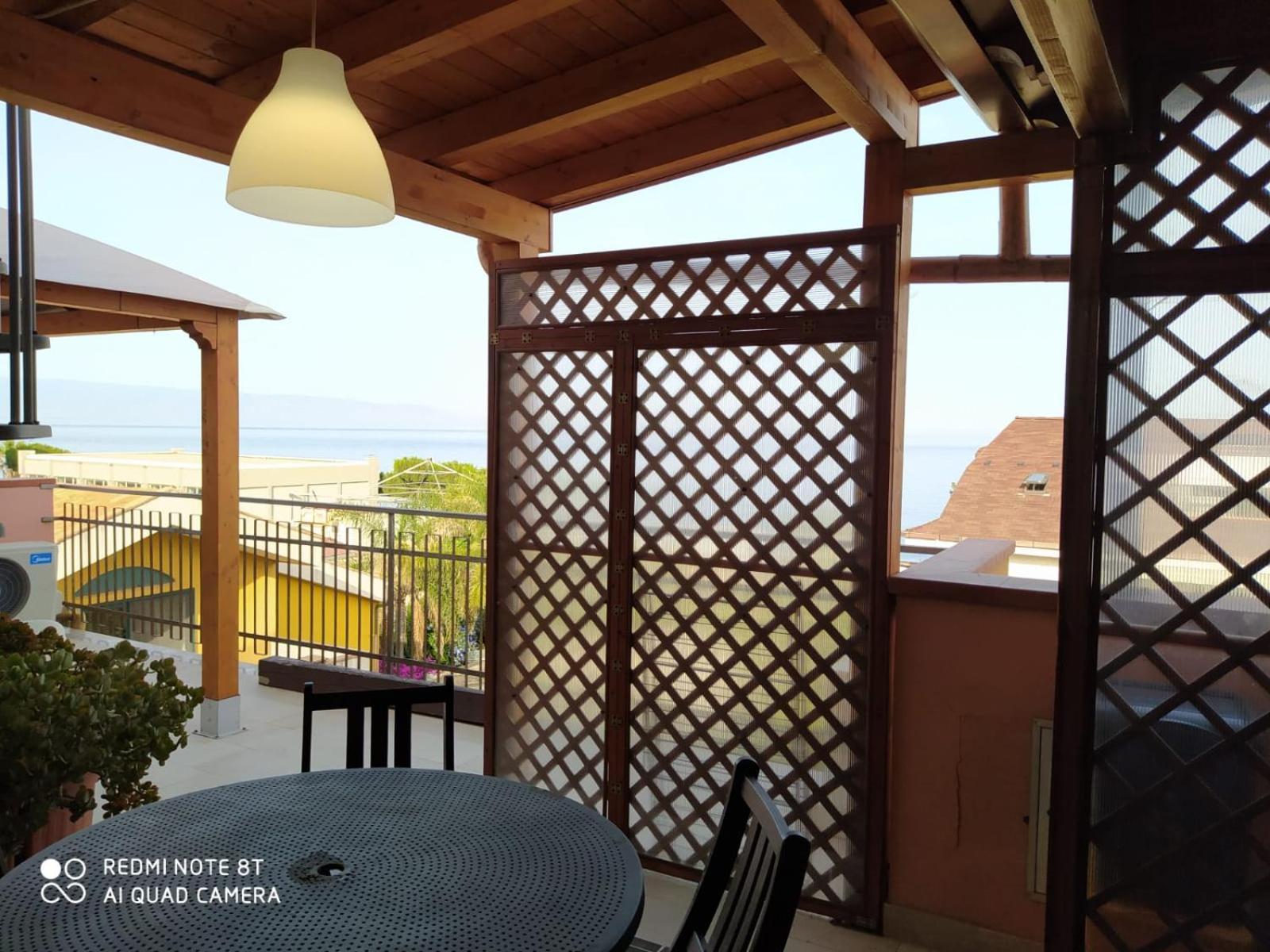 Pozzo Lazzaro Apartments Santa Teresa Di Riva Værelse billede